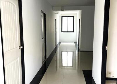 Building commercial 4 floor in Central Pattaya