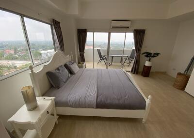 Spacious 1 Bedroom Condo With Sea View