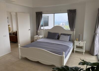 Spacious 1 Bedroom Condo With Sea View