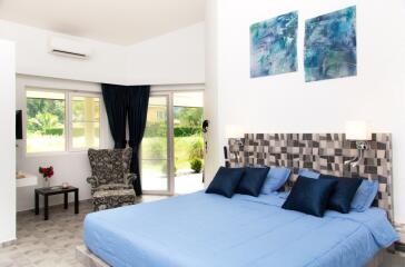Prestigious Poolvilla with guest rooms in Koh Chang