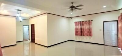 Spacious 3 bedroom house in Banglamung