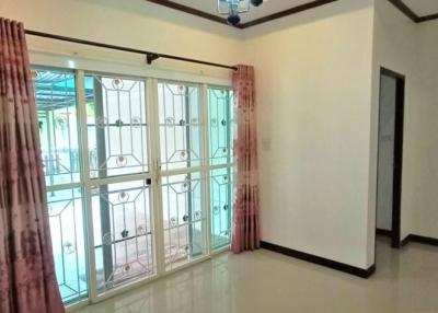 Spacious 3 bedroom house in Banglamung