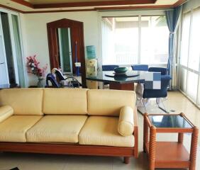 Large 2 Bedroom Condo with Sea View
