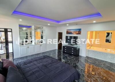 Amazing Penthouse Condo Pratumnak Pattaya