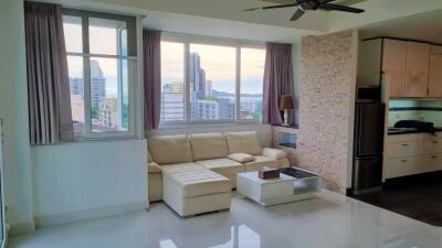 1 Bedroom corner unit with city and sea view