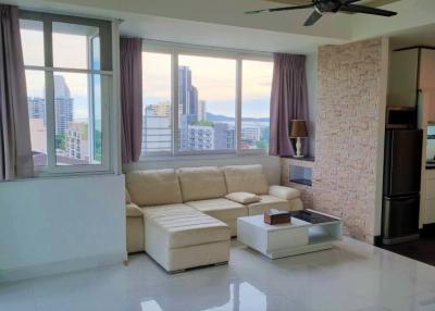 1 Bedroom corner unit with city and sea view