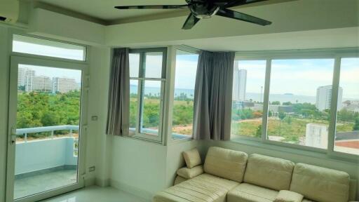 1 Bedroom corner unit with city and sea view