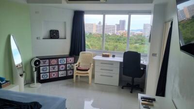 1 Bedroom corner unit with city and sea view