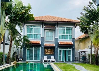 Beautiful pool villa in town for sale