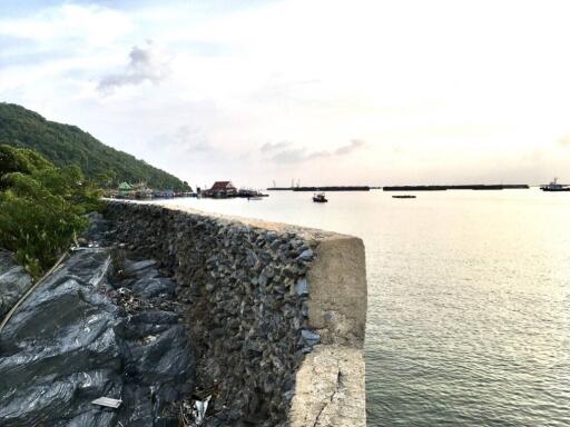 Beachfront land plot on Koh Si Chang for sale