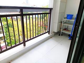 Beautiful corner unit 2 bedrooms with city view