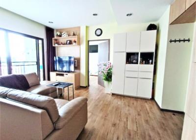 Beautiful corner unit 2 bedrooms with city view