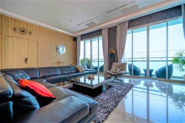 Luxury-Penthouse at Wongamat