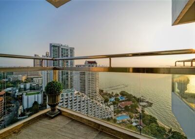 Luxury-Penthouse at Wongamat