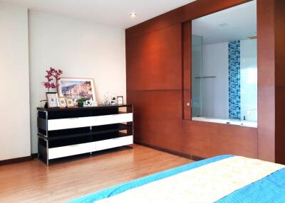 2 bedroom Condo on Wongamat Beach