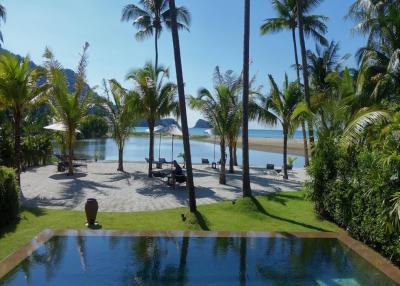 Luxury Beachfront Pool Villa with 9 Bedrooms