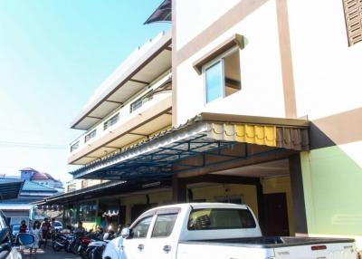 Three-Story Apartment in Thappraya Road