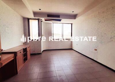 Unfurnished for Sale in Thepthip Mansion Condo