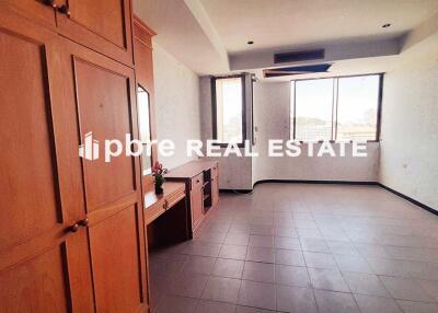 Unfurnished for Sale in Thepthip Mansion Condo