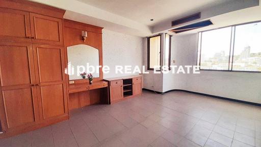 Unfurnished for Sale in Thepthip Mansion Condo