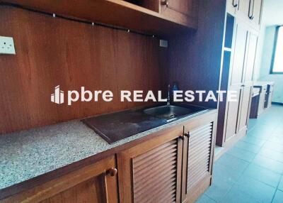 Unfurnished for Sale in Thepthip Mansion Condo