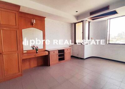 Unfurnished for Sale in Thepthip Mansion Condo