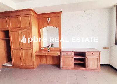 Unfurnished for Sale in Thepthip Mansion Condo