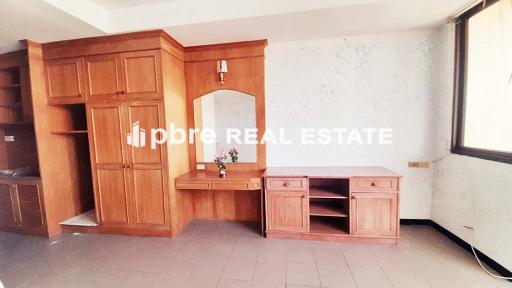 Unfurnished for Sale in Thepthip Mansion Condo