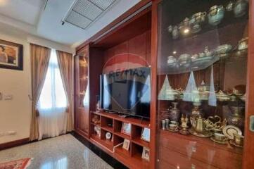 LUXURY HOUSE FOR SALE On Pratumnak Hill️