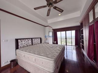 3 Bedrooms Condo in Beach Villa Viphavadi Na Jomtien C010644