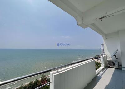 3 Bedrooms Condo in Beach Villa Viphavadi Na Jomtien C010644