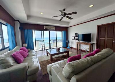 3 Bedrooms Condo in Beach Villa Viphavadi Na Jomtien C010644