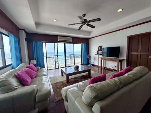 3 Bedrooms Condo in Beach Villa Viphavadi Na Jomtien C010644