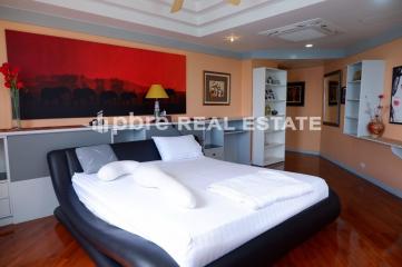 6 Bed Silver Beach Condo for Sale in Wongamat