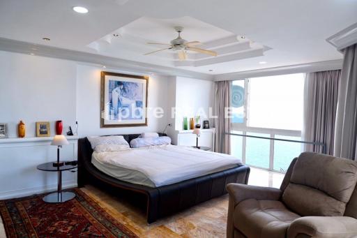 6 Bed Silver Beach Condo for Sale in Wongamat