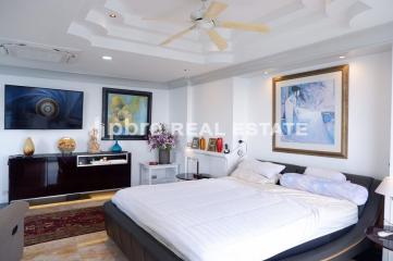 6 Bed Silver Beach Condo for Sale in Wongamat