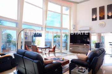 6 Bed Silver Beach Condo for Sale in Wongamat