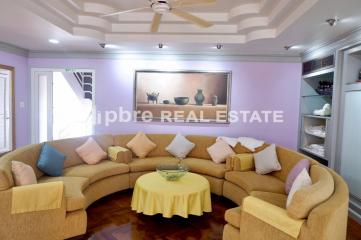 6 Bed Silver Beach Condo for Sale in Wongamat