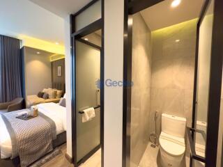 2 Bedrooms Condo in Wyndham Grand Residences Wongamat Na Kluea C010997