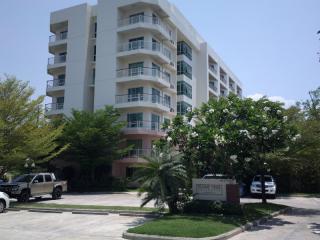 FLAMETREE CONDO 1 Bedrom Ground