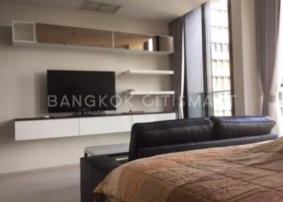 Condo at Noble Ploenchit for sale