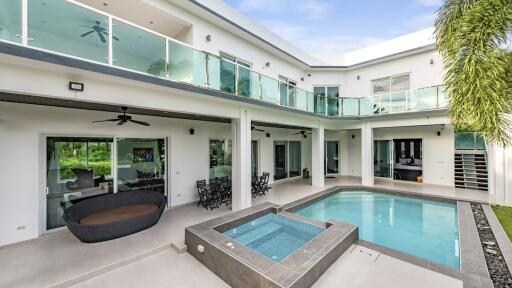 Modern Pool Villa House for Sale in Pattaya