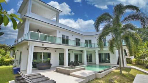 Modern Pool Villa House for Sale in Pattaya