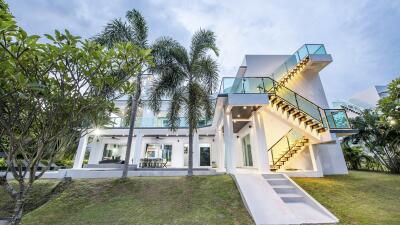 Modern Pool Villa House for Sale in Pattaya