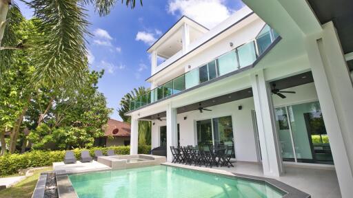 Modern Pool Villa House for Sale in Pattaya