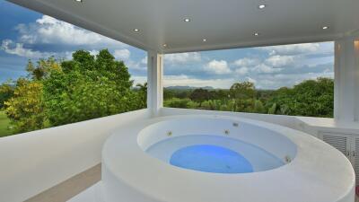 Modern Pool Villa House for Sale in Pattaya