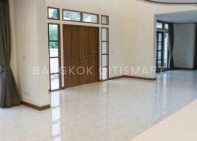 House at Moo Baan Panya Pattanakarn for rent