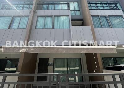 Townhouse at Baan Klang Muang Rama 9-Krungthep Kreetha for sale