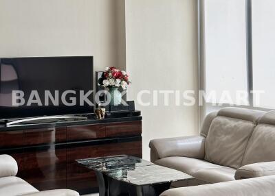 Condo at The Room Sukhumvit 21 for sale