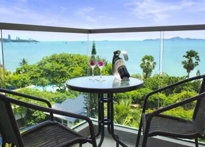 Wong Amat Tower Condo in Pattaya for Sale